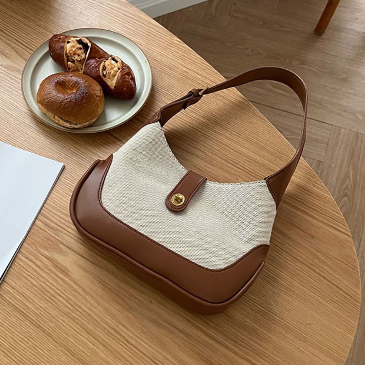 Baeful Contrast Canvas Shoulder Bag