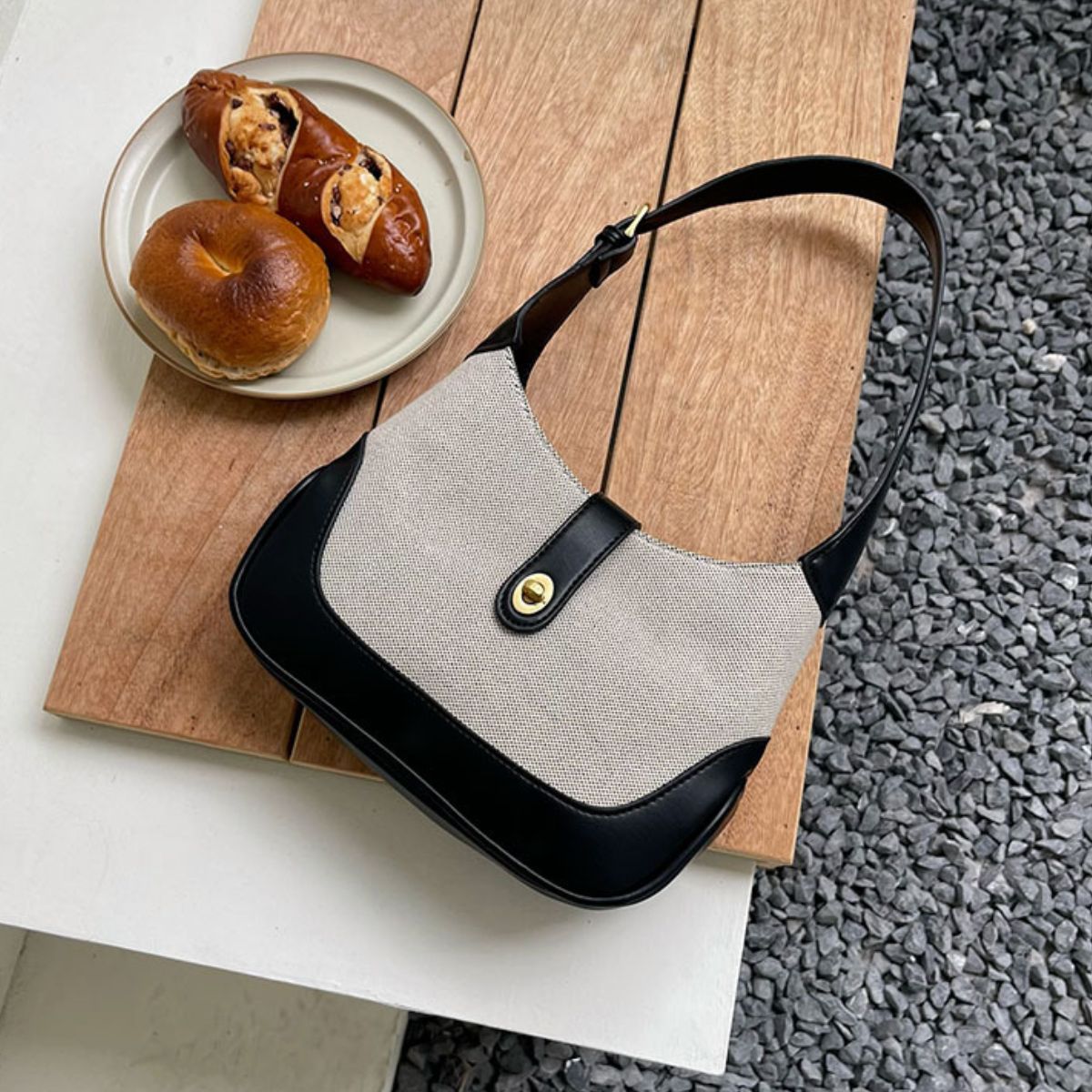 Baeful Contrast Canvas Shoulder Bag