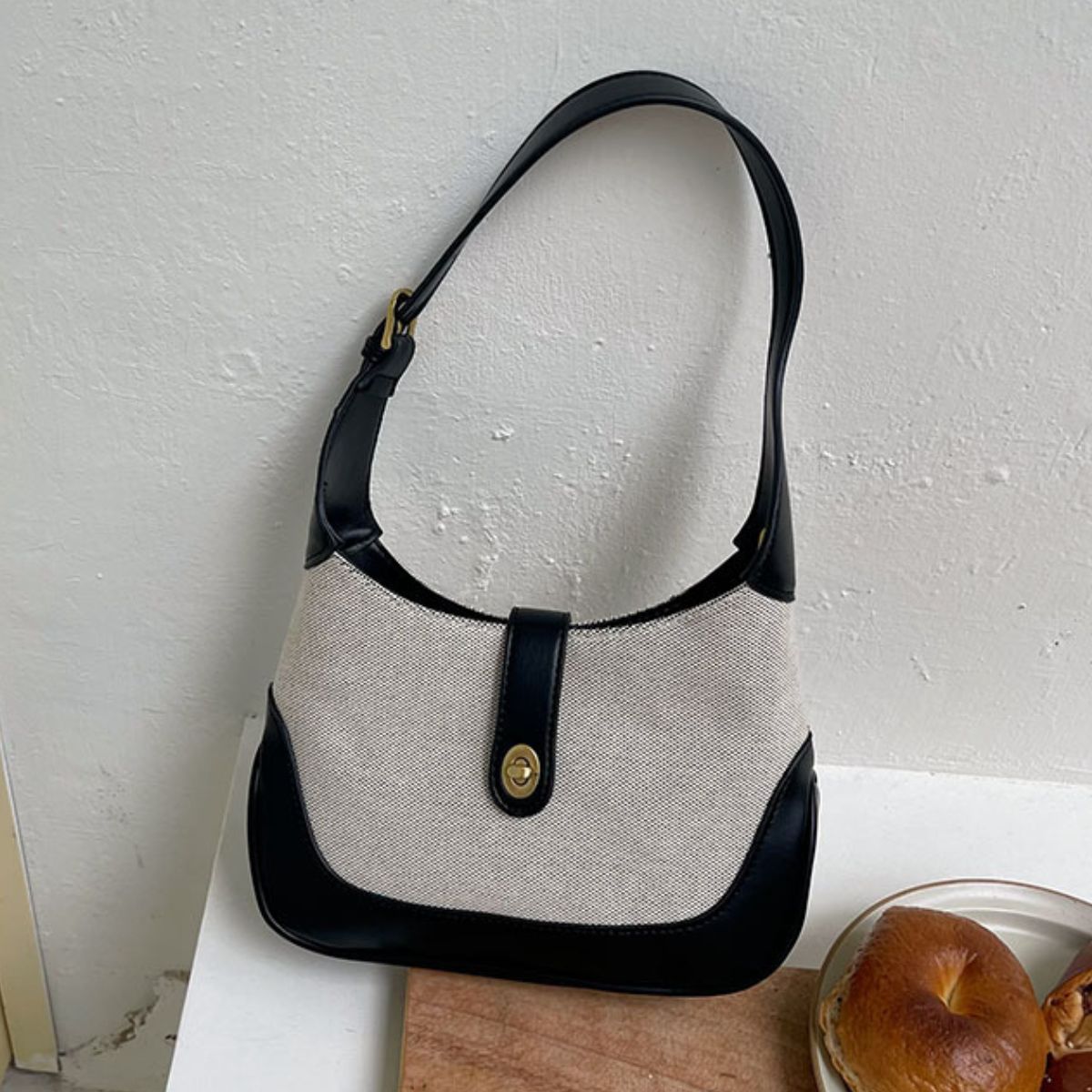 Baeful Contrast Canvas Shoulder Bag