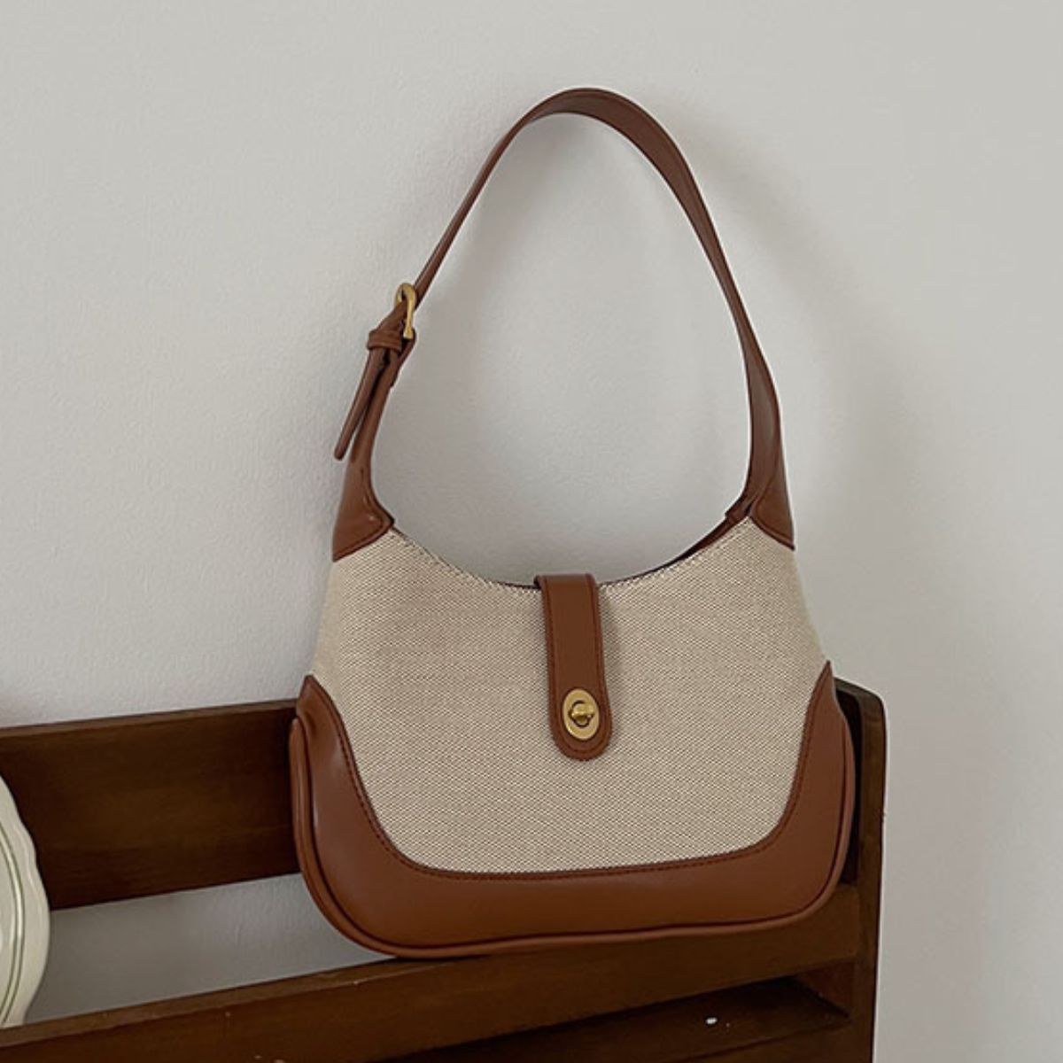 Baeful Contrast Canvas Shoulder Bag